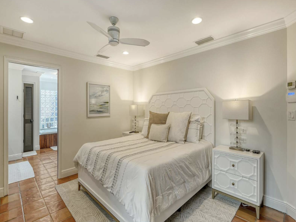 Lido Key Three Bedroom Vacation Home With Pool Walk To Beach